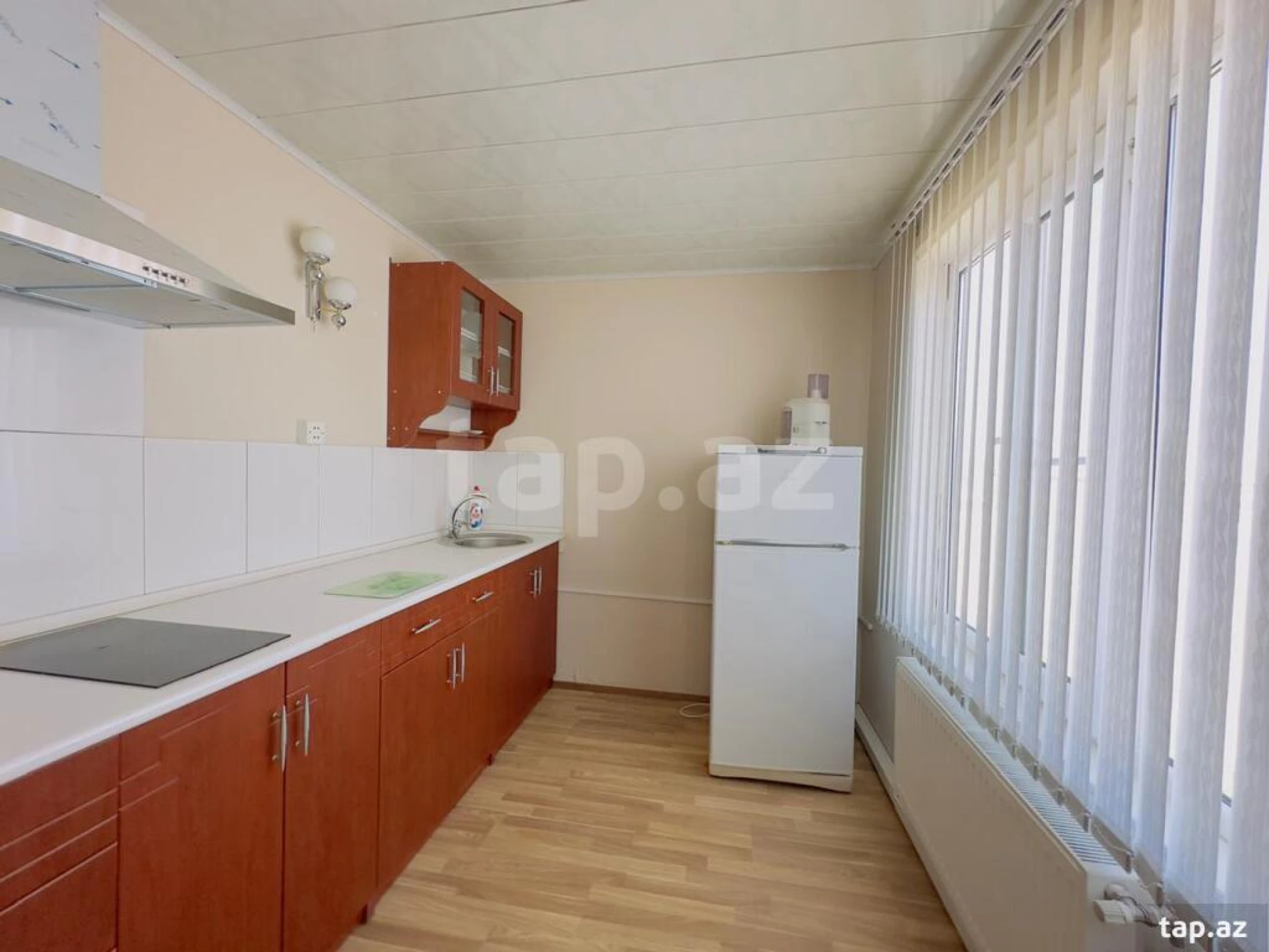 Satılır 11 otaqlı həyət evi