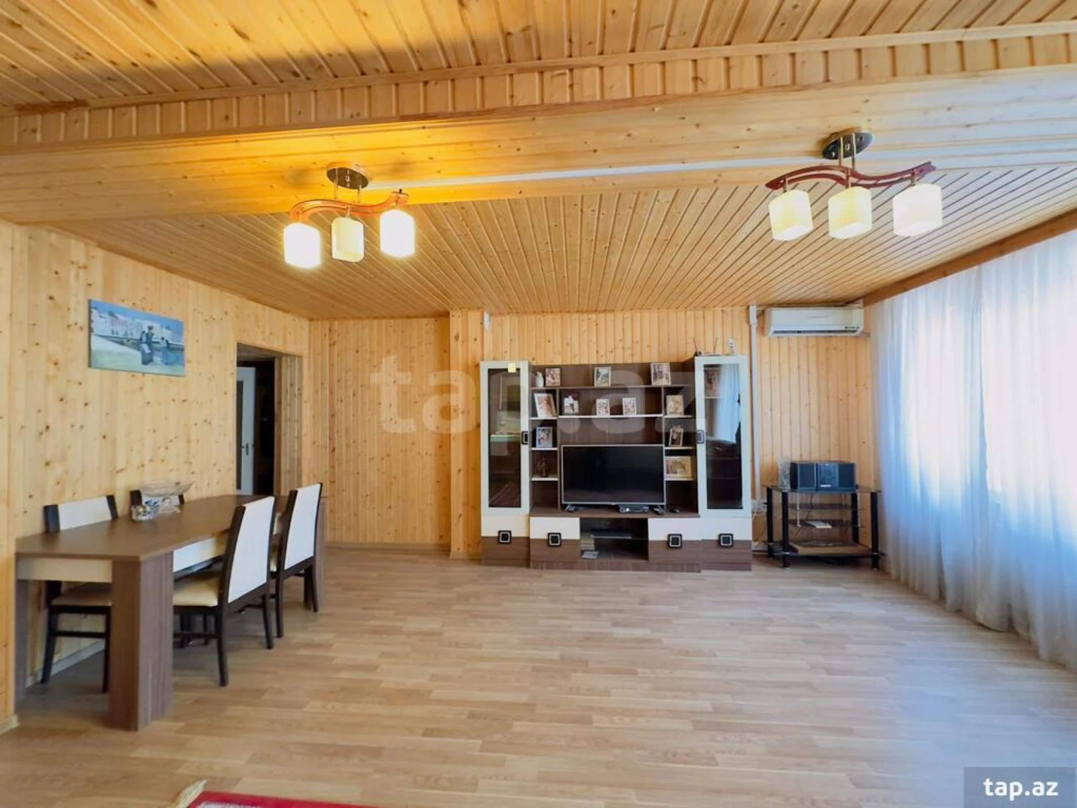 Satılır 11 otaqlı həyət evi