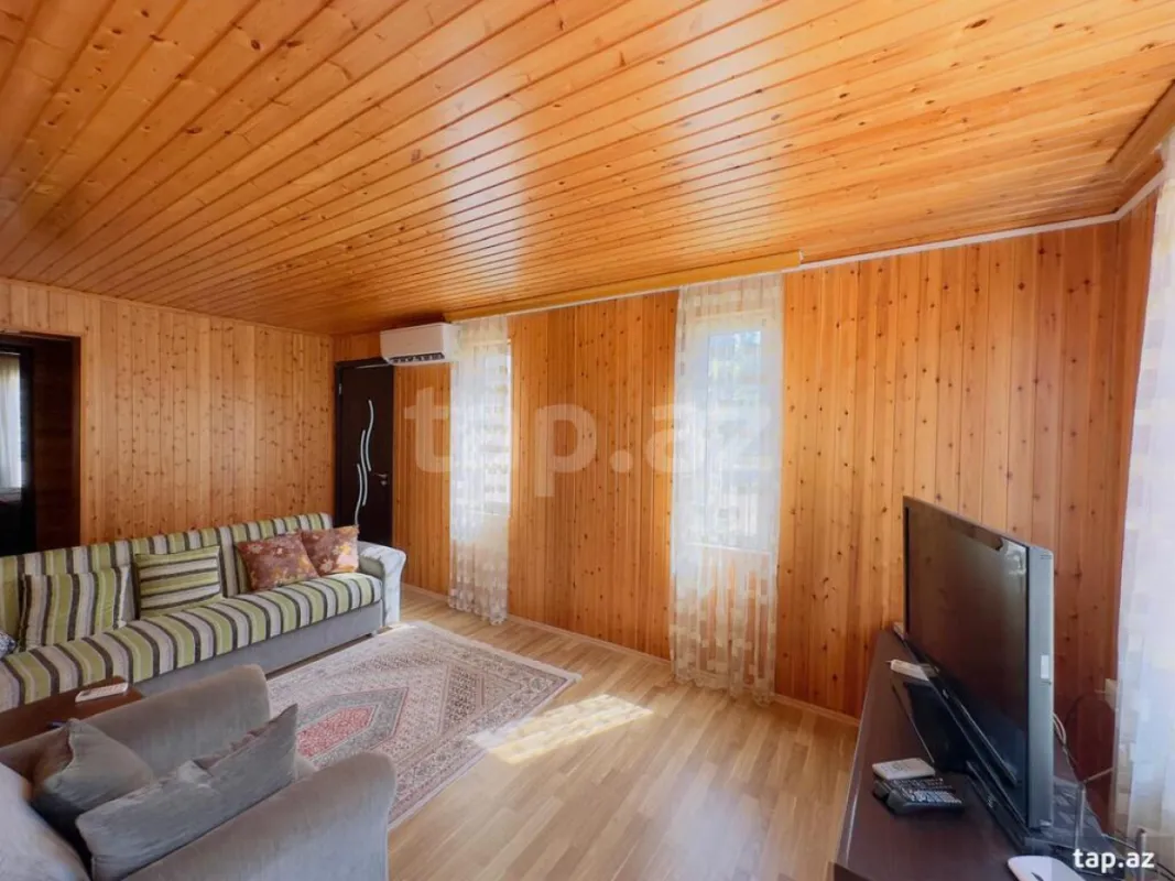 Satılır 11 otaqlı həyət evi