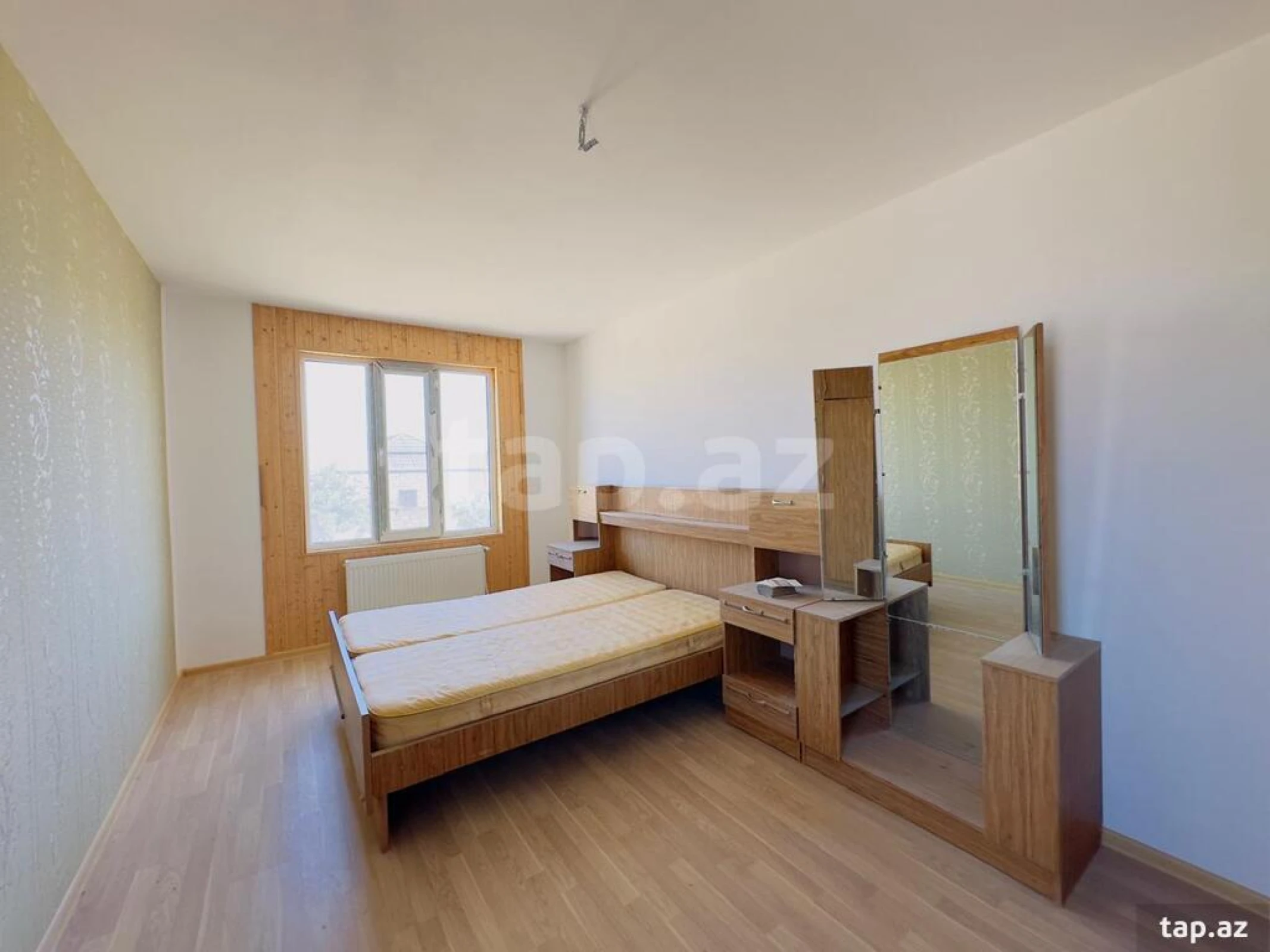 Satılır 11 otaqlı həyət evi