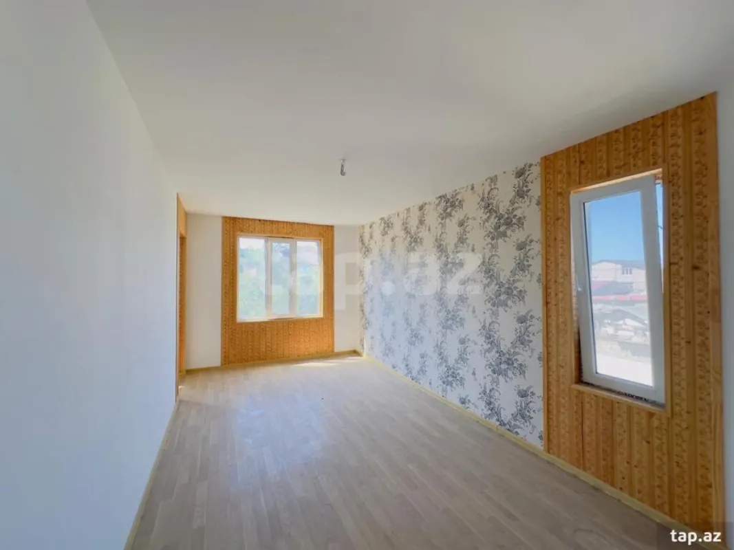 Satılır 11 otaqlı həyət evi