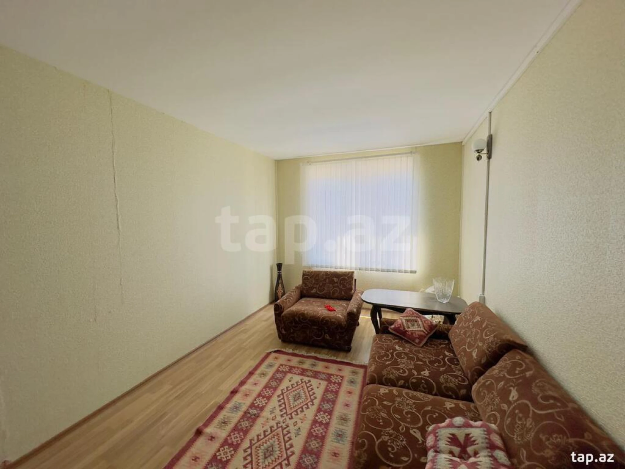 Satılır 11 otaqlı həyət evi