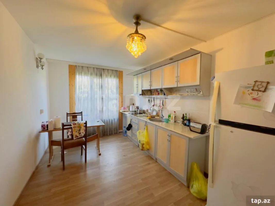 Satılır 11 otaqlı həyət evi