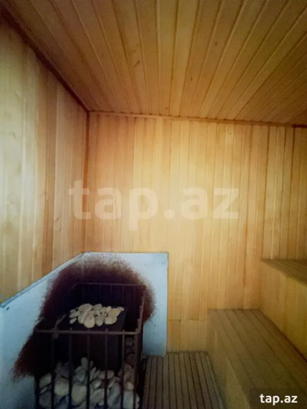 Satılır 11 otaqlı həyət evi