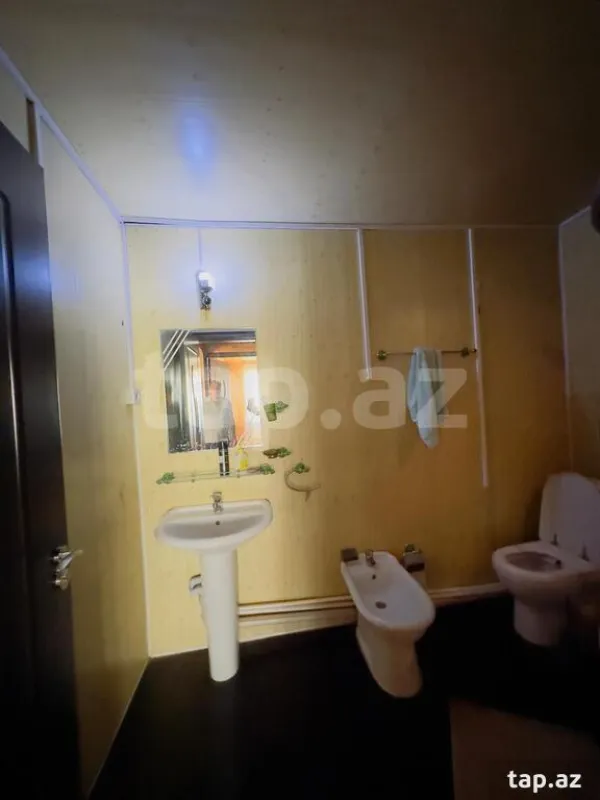 Satılır 11 otaqlı həyət evi