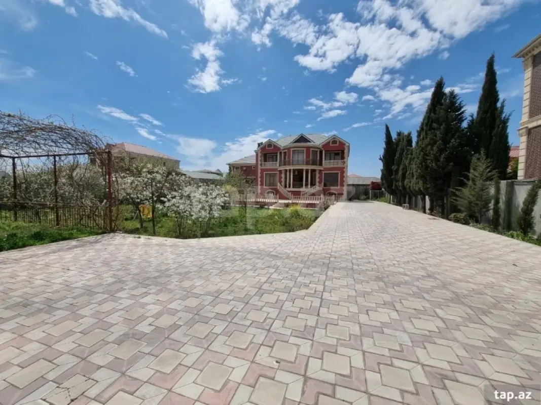 Satılır 7 otaqlı həyət evi 750 m²