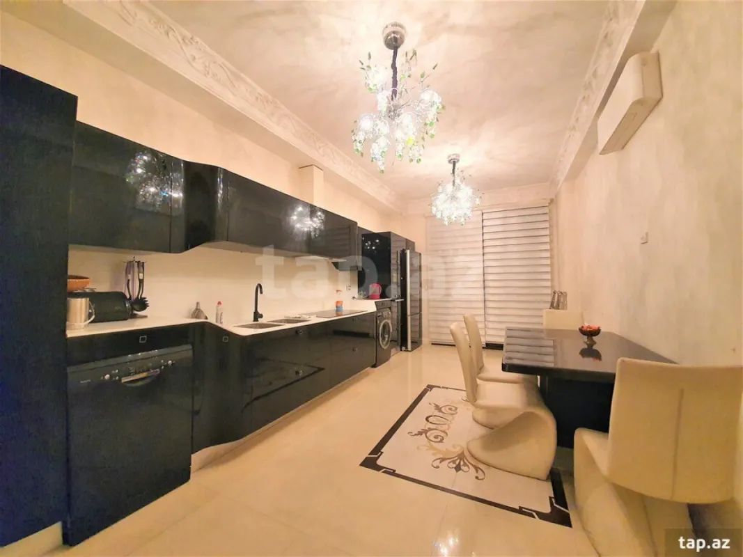 Kirayə verilir 3 otaqlı yeni tikili 200 m²