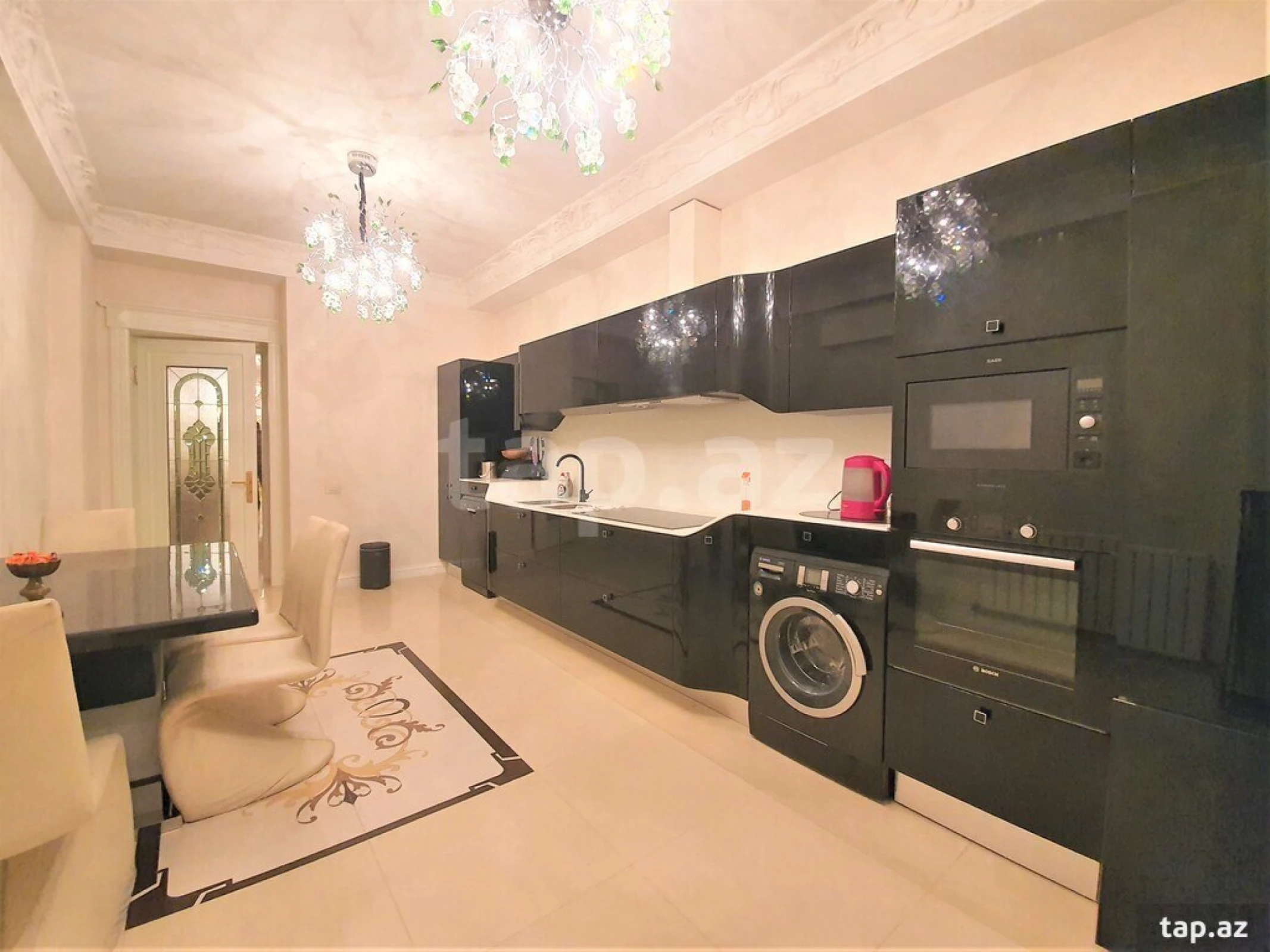 Kirayə verilir 3 otaqlı yeni tikili 200 m²