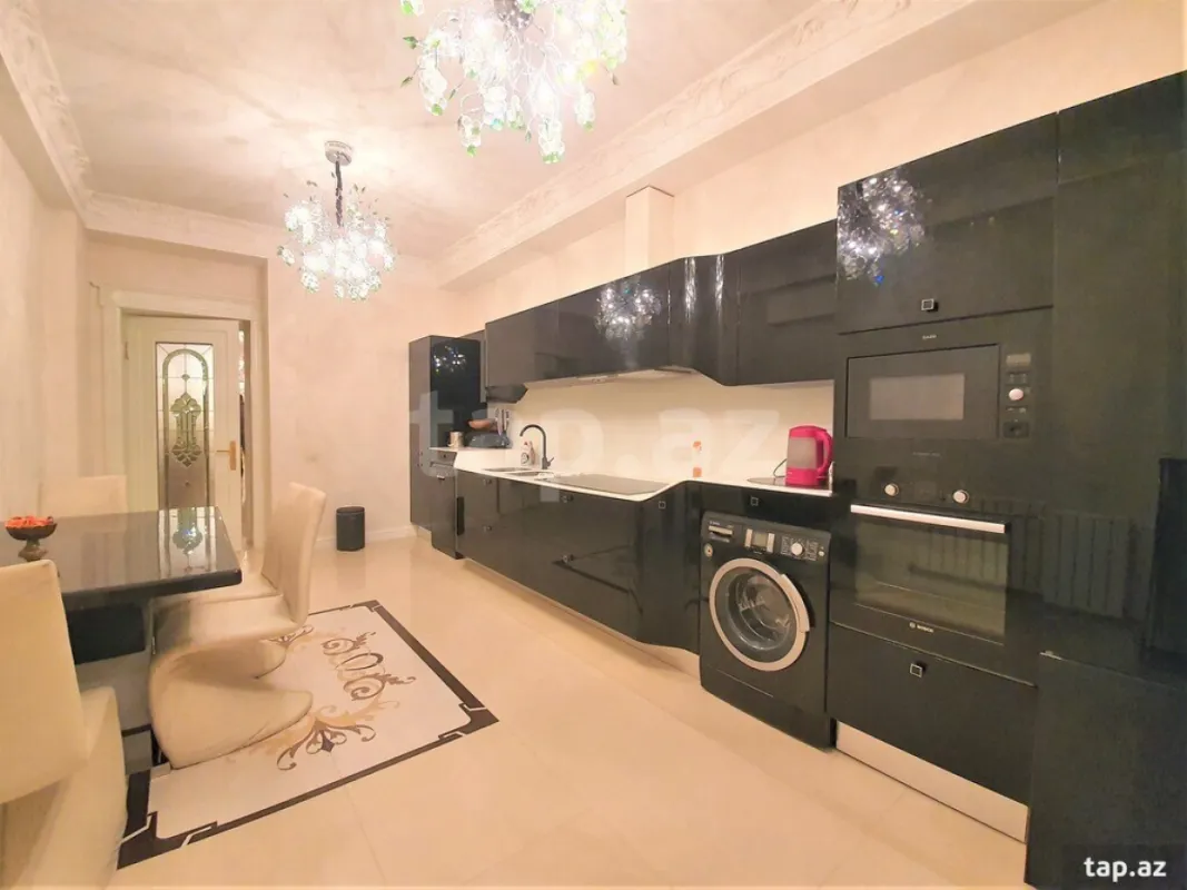 Kirayə verilir 3 otaqlı yeni tikili 200 m²