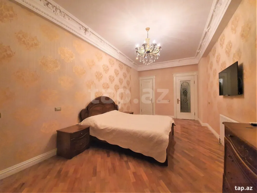 Kirayə verilir 3 otaqlı yeni tikili 200 m²