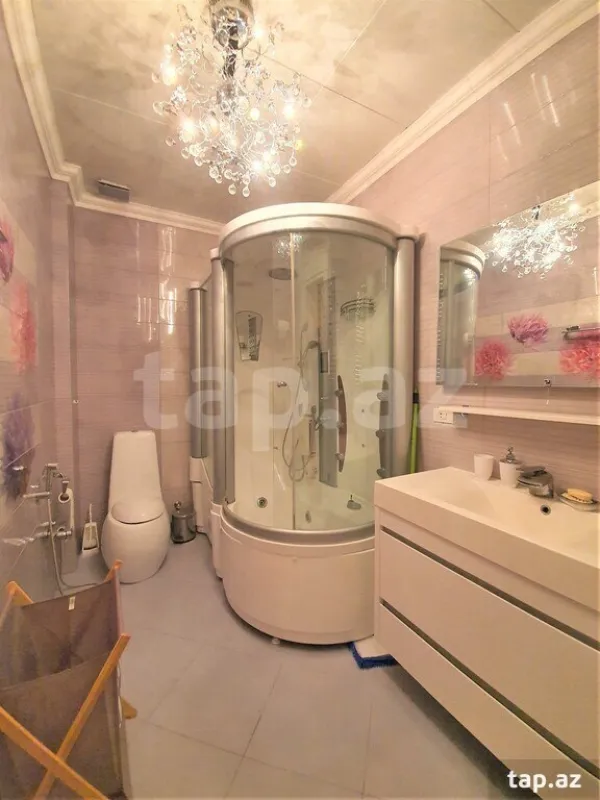 Kirayə verilir 3 otaqlı yeni tikili 200 m²