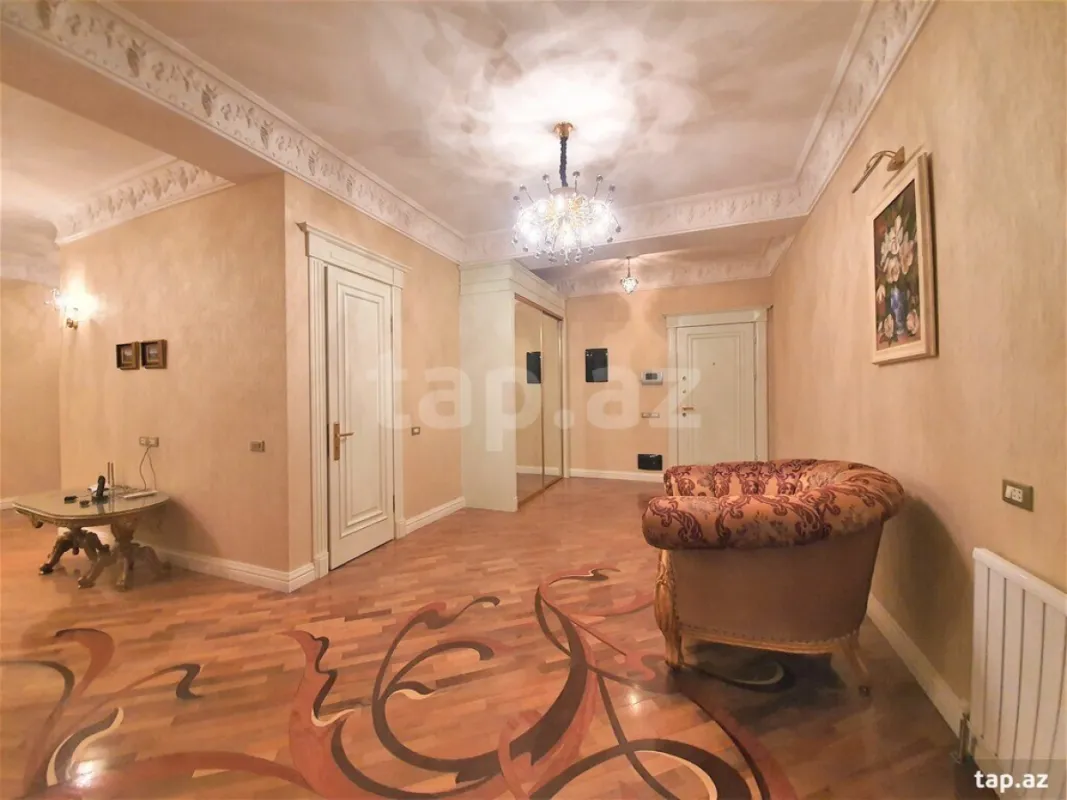 Kirayə verilir 3 otaqlı yeni tikili 200 m²