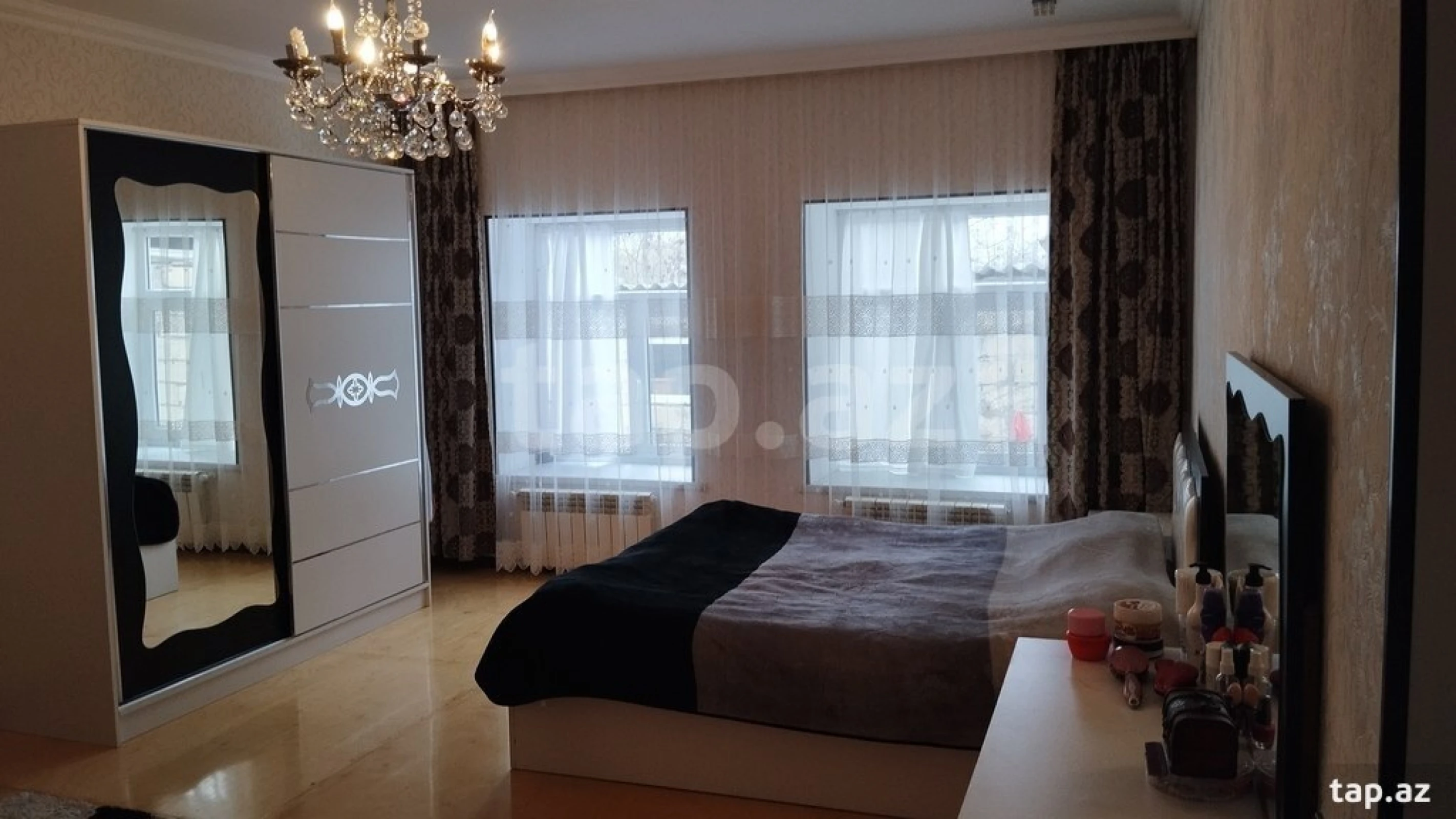 Satılır 4 otaqlı həyət evi