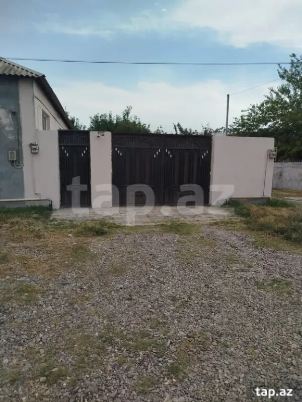 Satılır 4 otaqlı həyət evi 122 m²