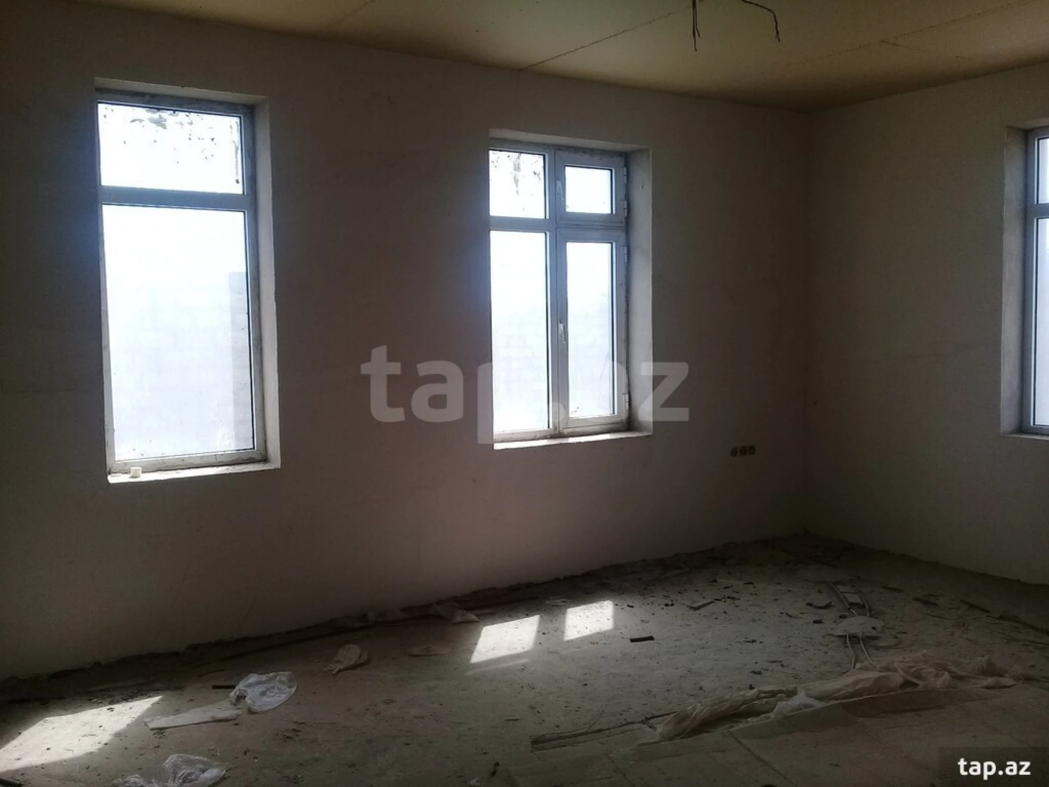 Satılır 5 otaqlı həyət evi