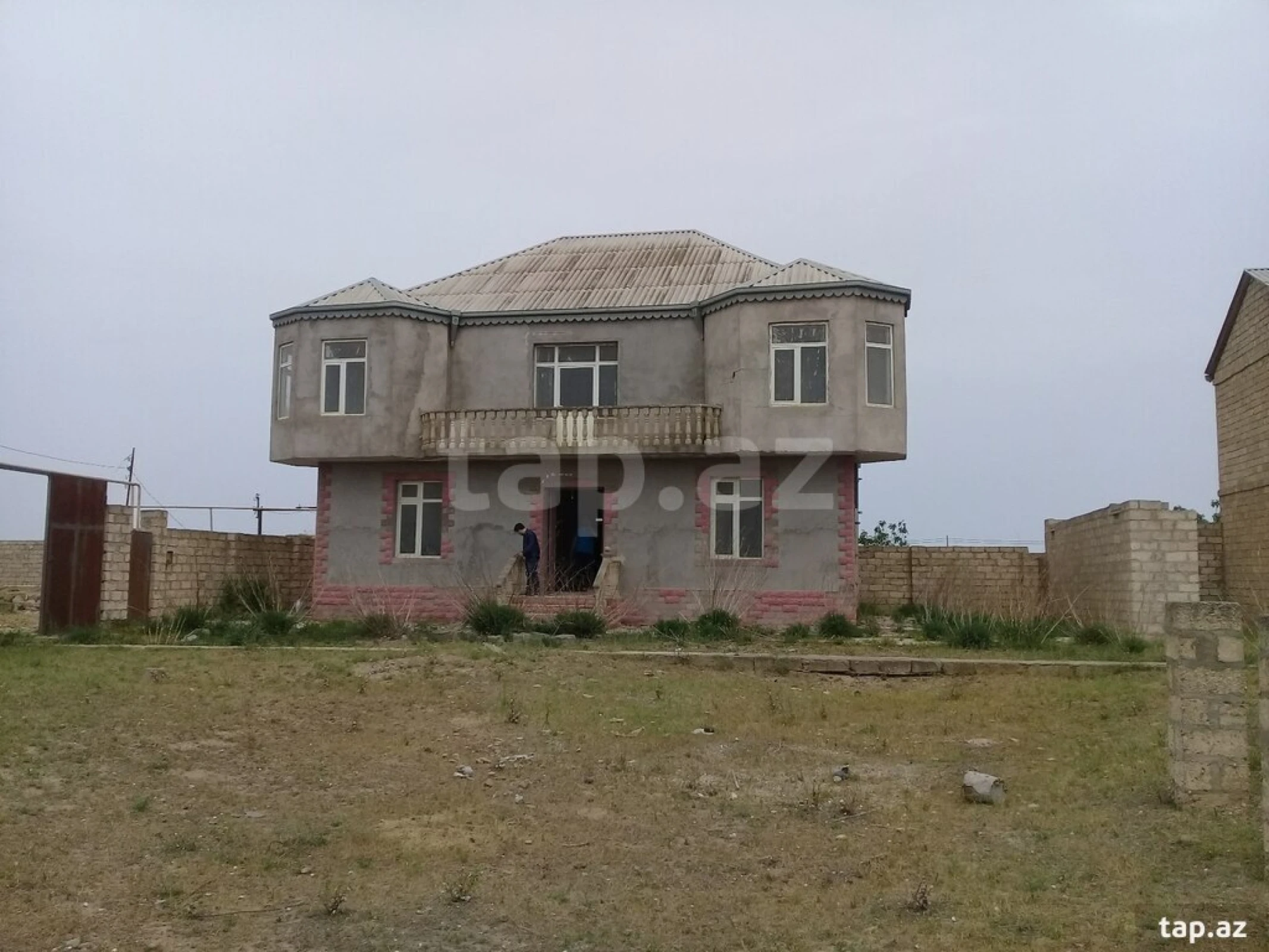 Satılır 5 otaqlı həyət evi