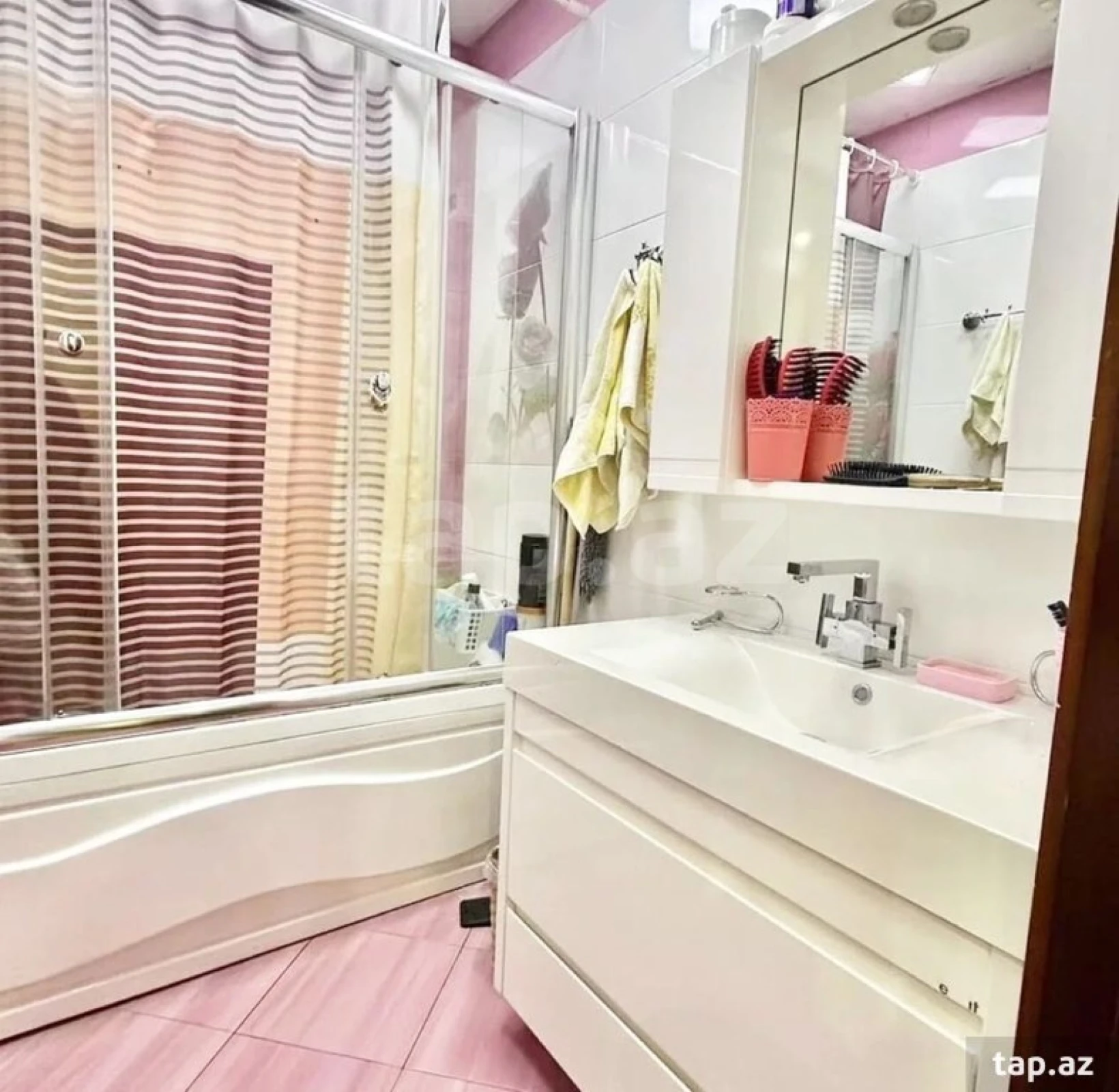 Satılır 3 otaqlı yeni tikili 131 m²