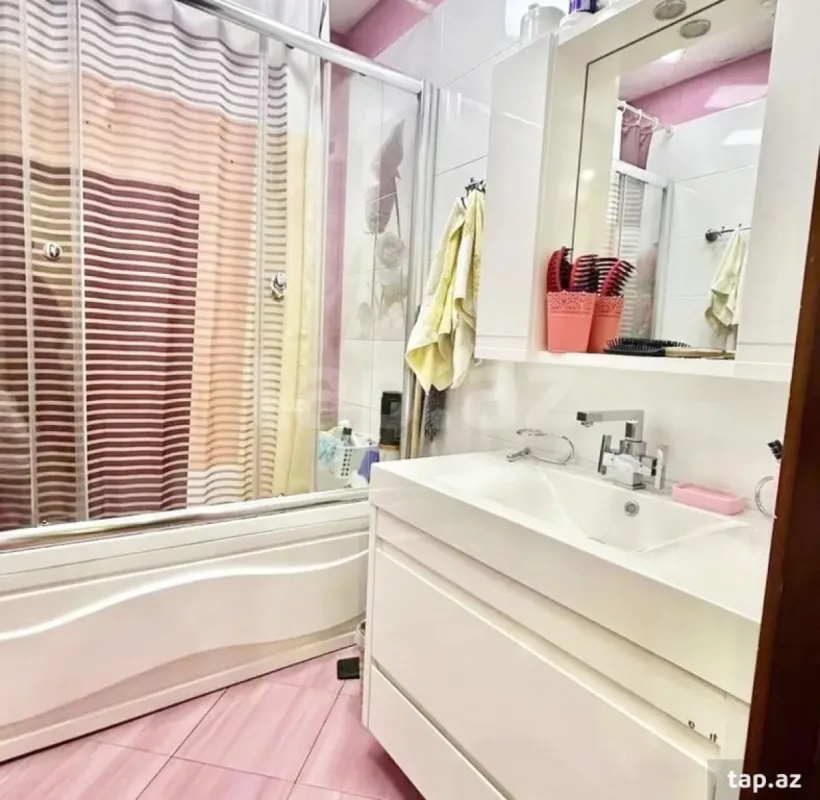 Satılır 3 otaqlı yeni tikili 131 m²