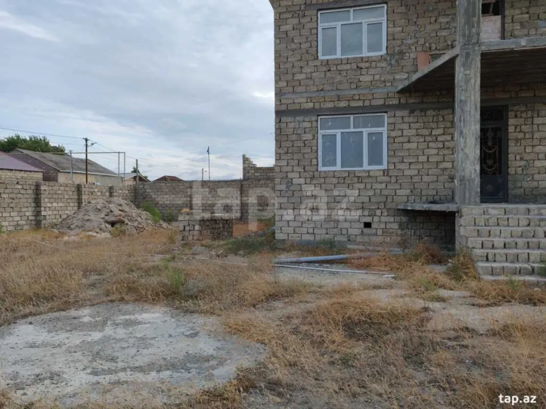 Satılır 7 otaqlı həyət evi