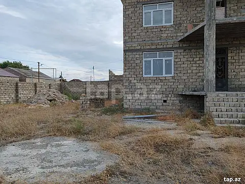 Satılır 7 otaqlı həyət evi