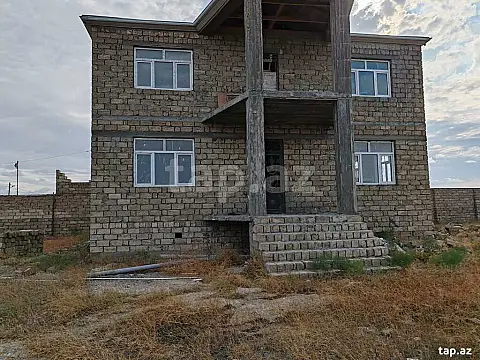 Satılır 7 otaqlı həyət evi
