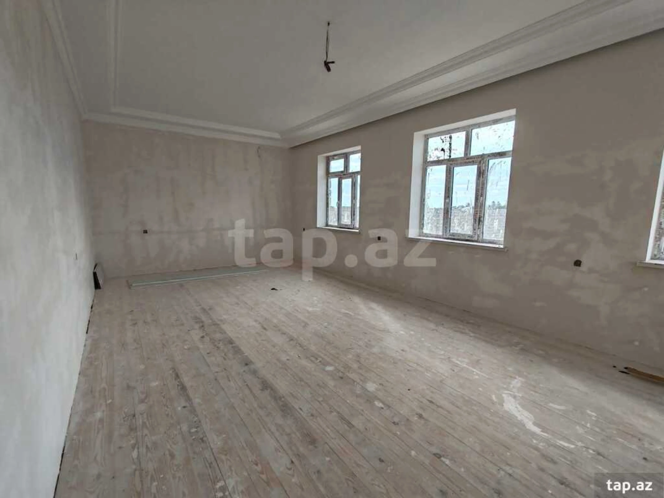 Satılır 7 otaqlı həyət evi