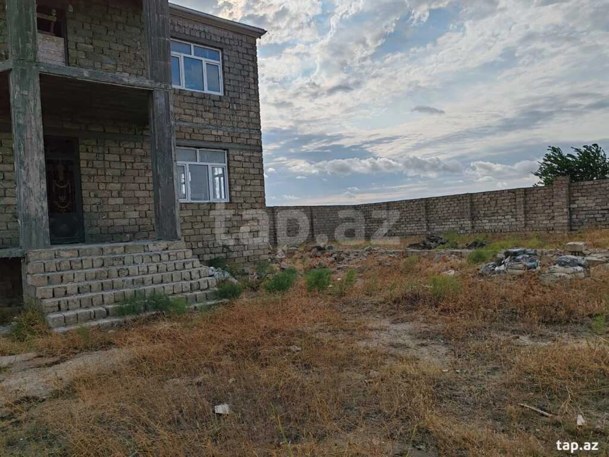 Satılır 7 otaqlı həyət evi