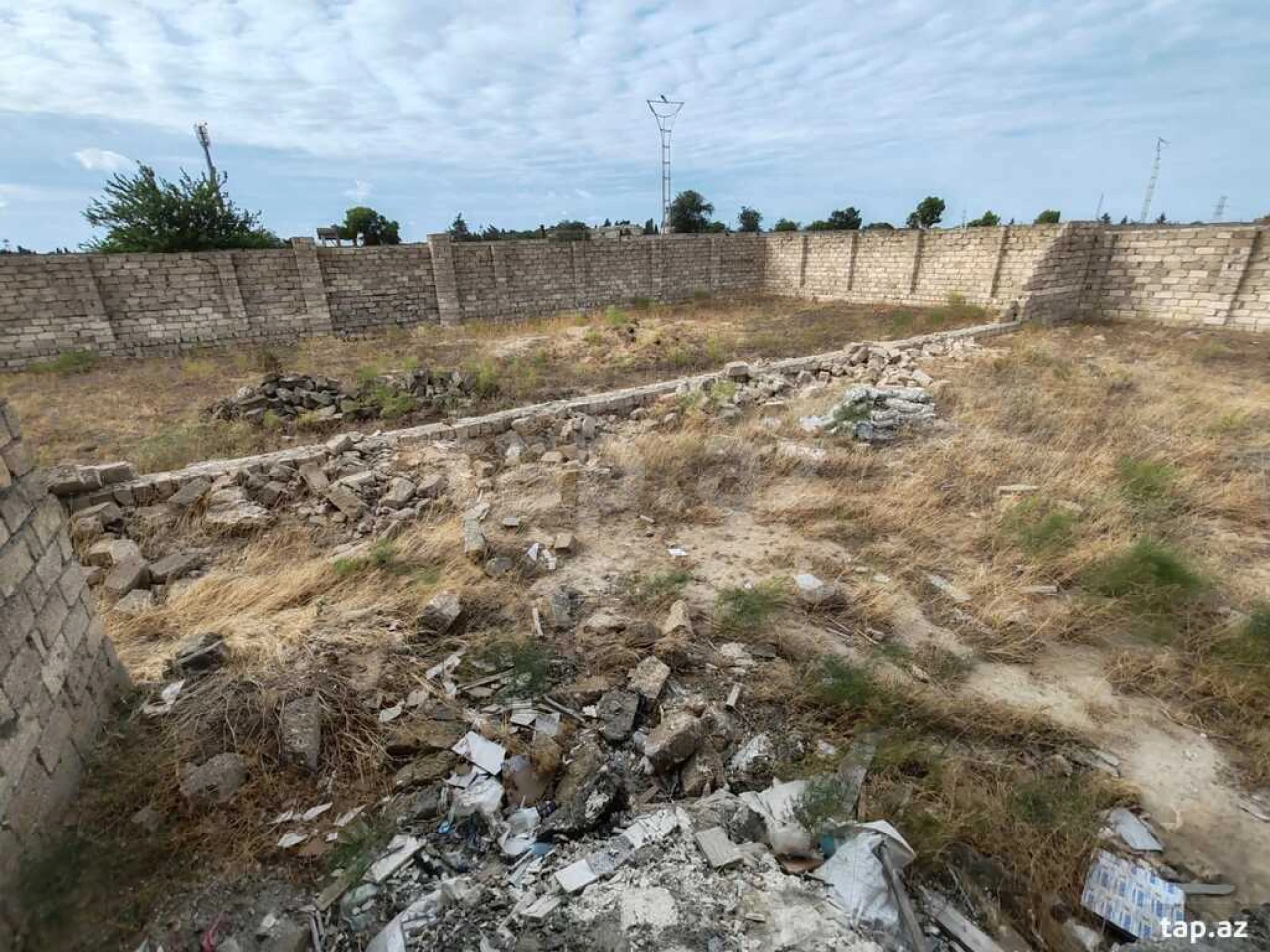 Satılır 7 otaqlı həyət evi