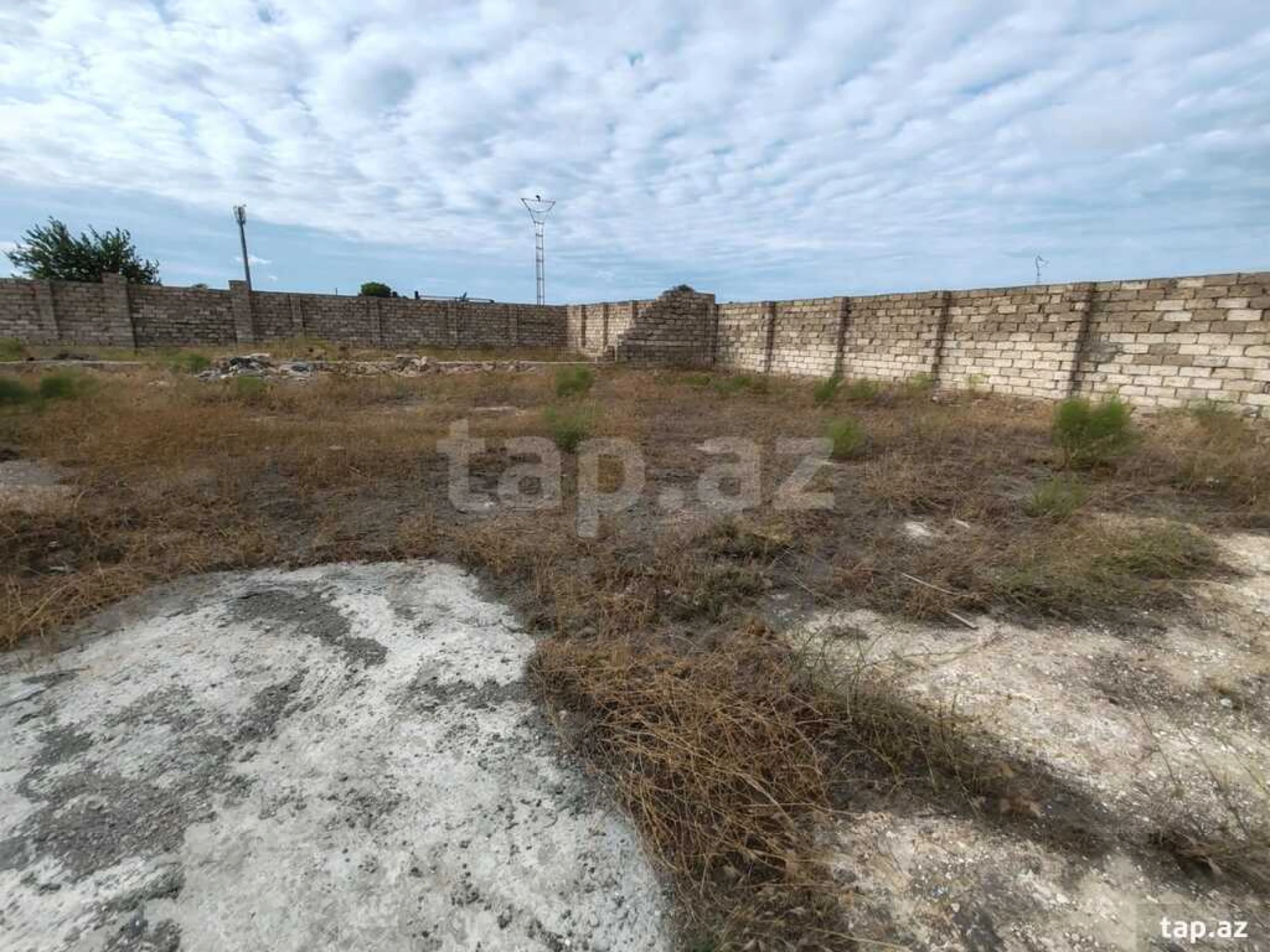 Satılır 7 otaqlı həyət evi