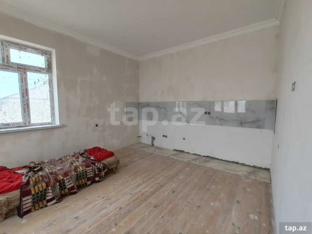 Satılır 7 otaqlı həyət evi