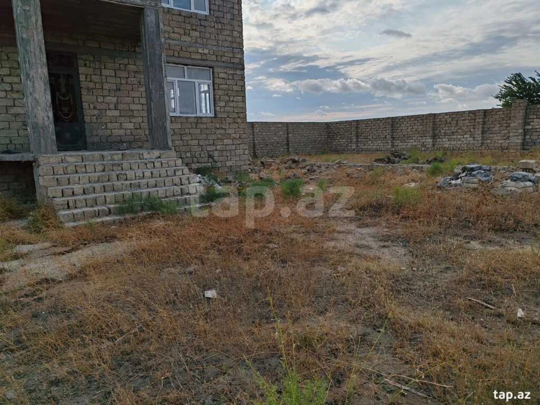 Satılır 7 otaqlı həyət evi