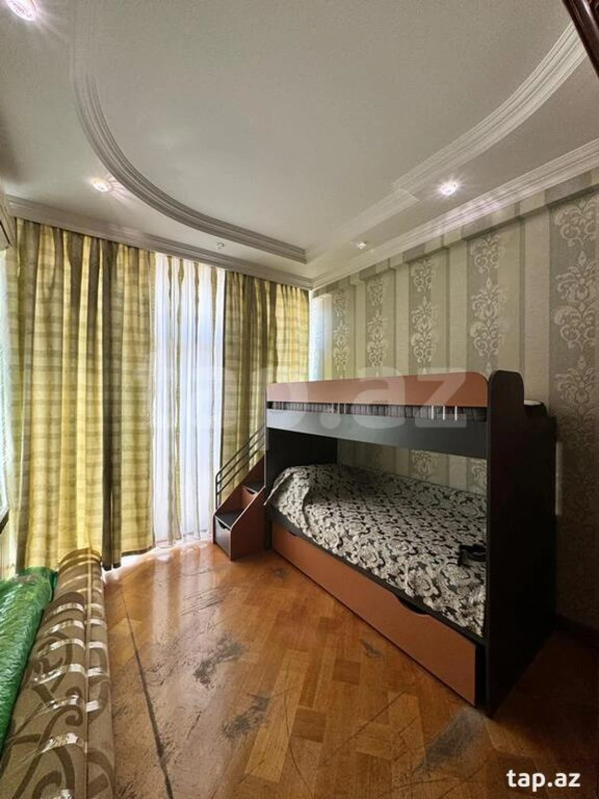 Satılır 6 otaqlı yeni tikili 560 m²