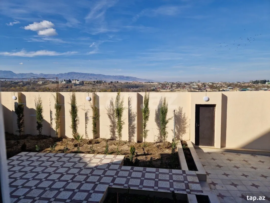 Satılır 4 otaqlı həyət evi