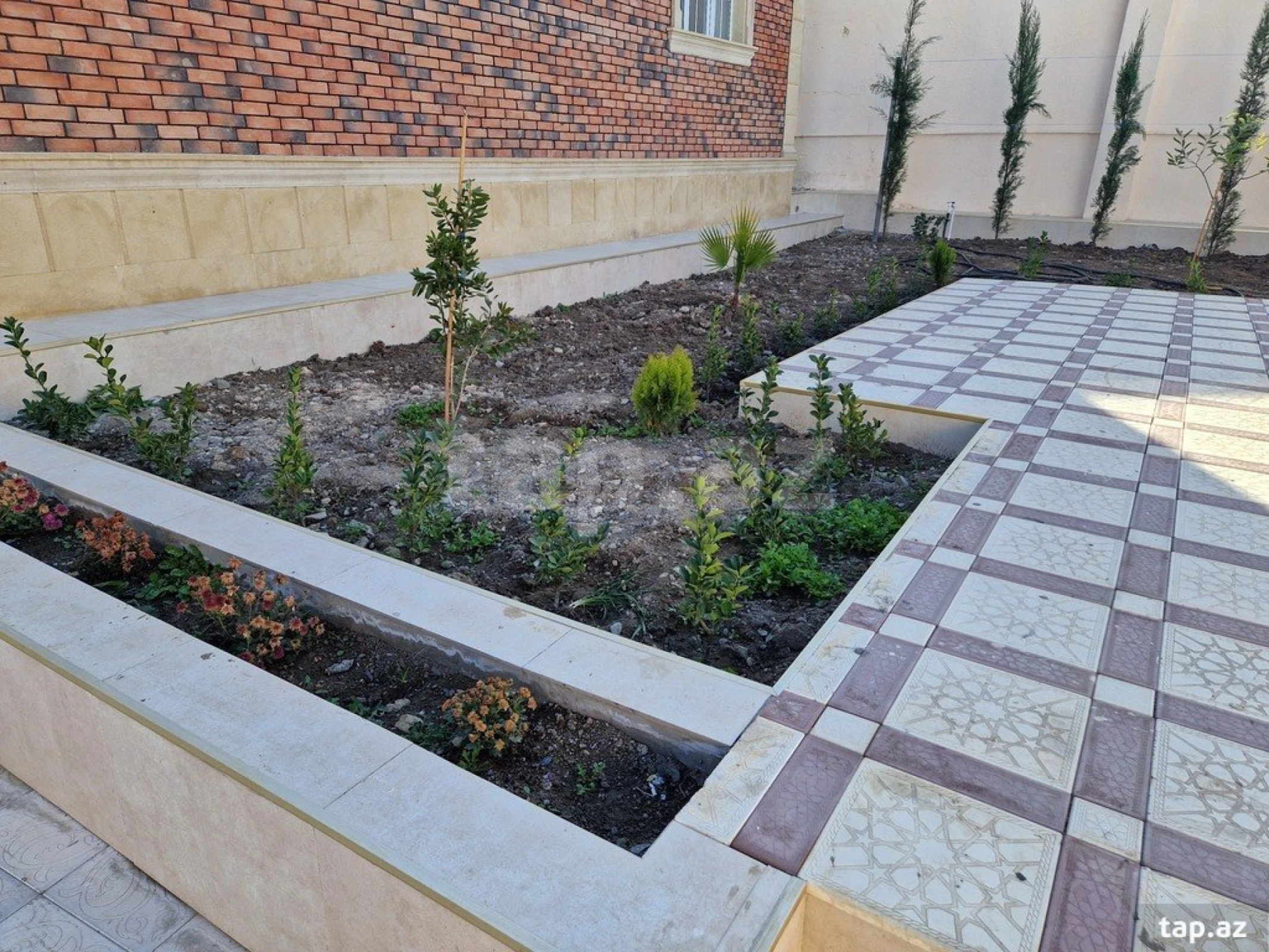 Satılır 4 otaqlı həyət evi