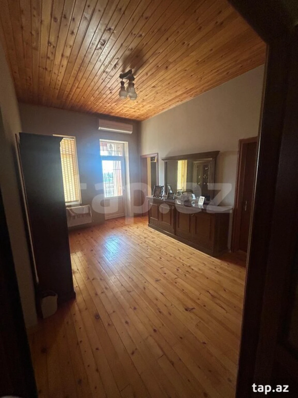 Satılır 6 otaqlı həyət evi 200 m²