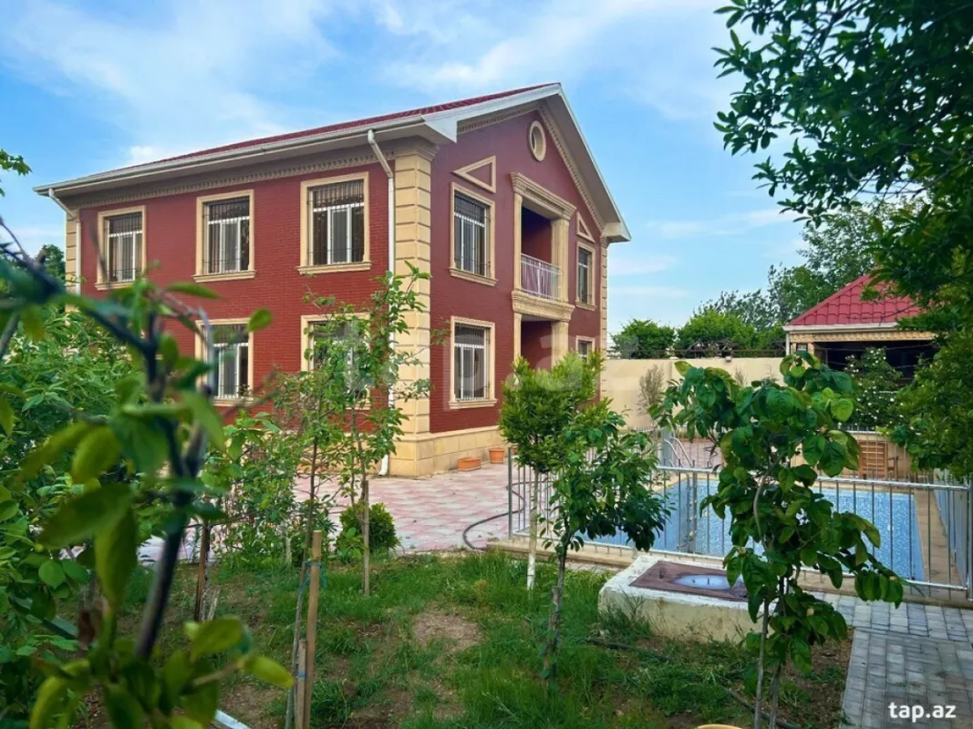 Satılır 6 otaqlı həyət evi 200 m²