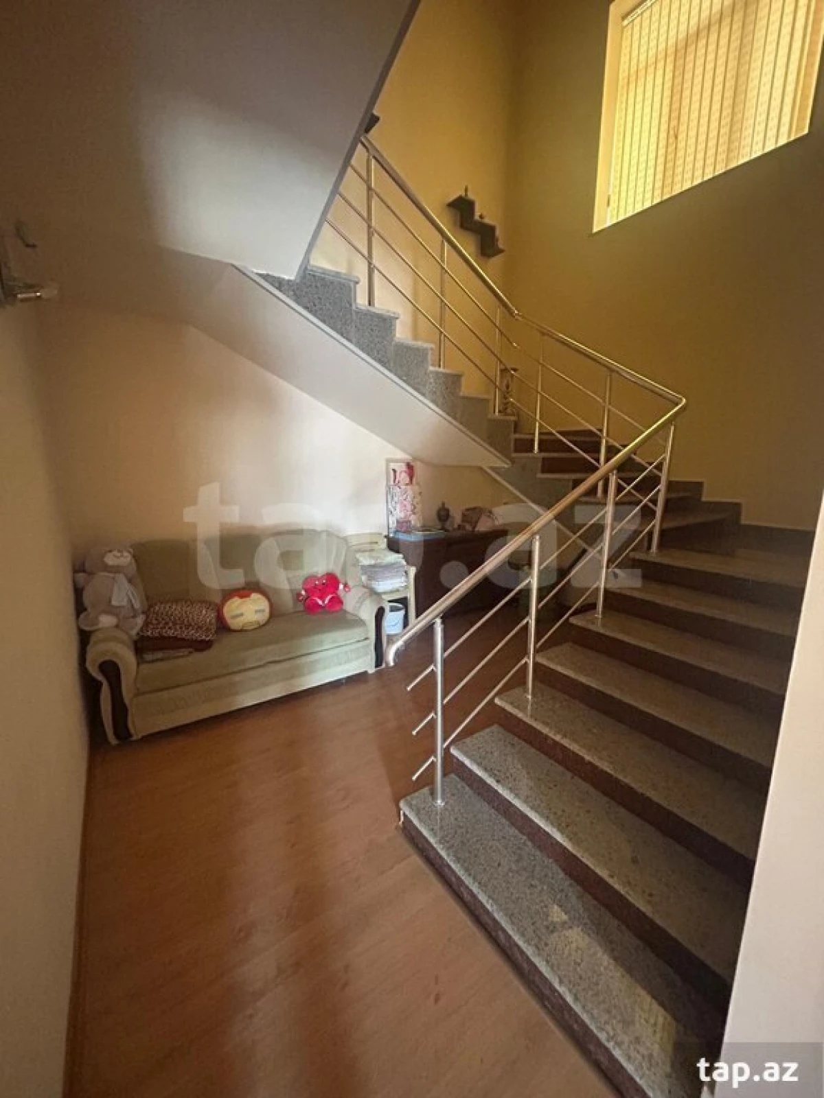 Satılır 6 otaqlı həyət evi 200 m²