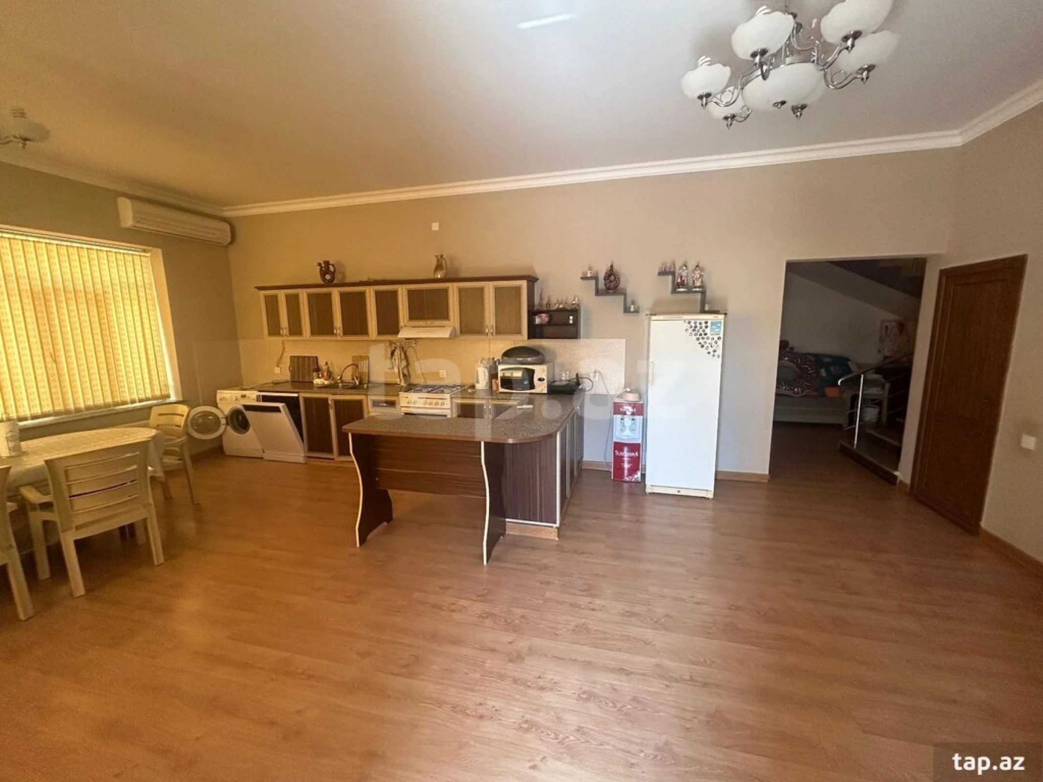 Satılır 6 otaqlı həyət evi 200 m²