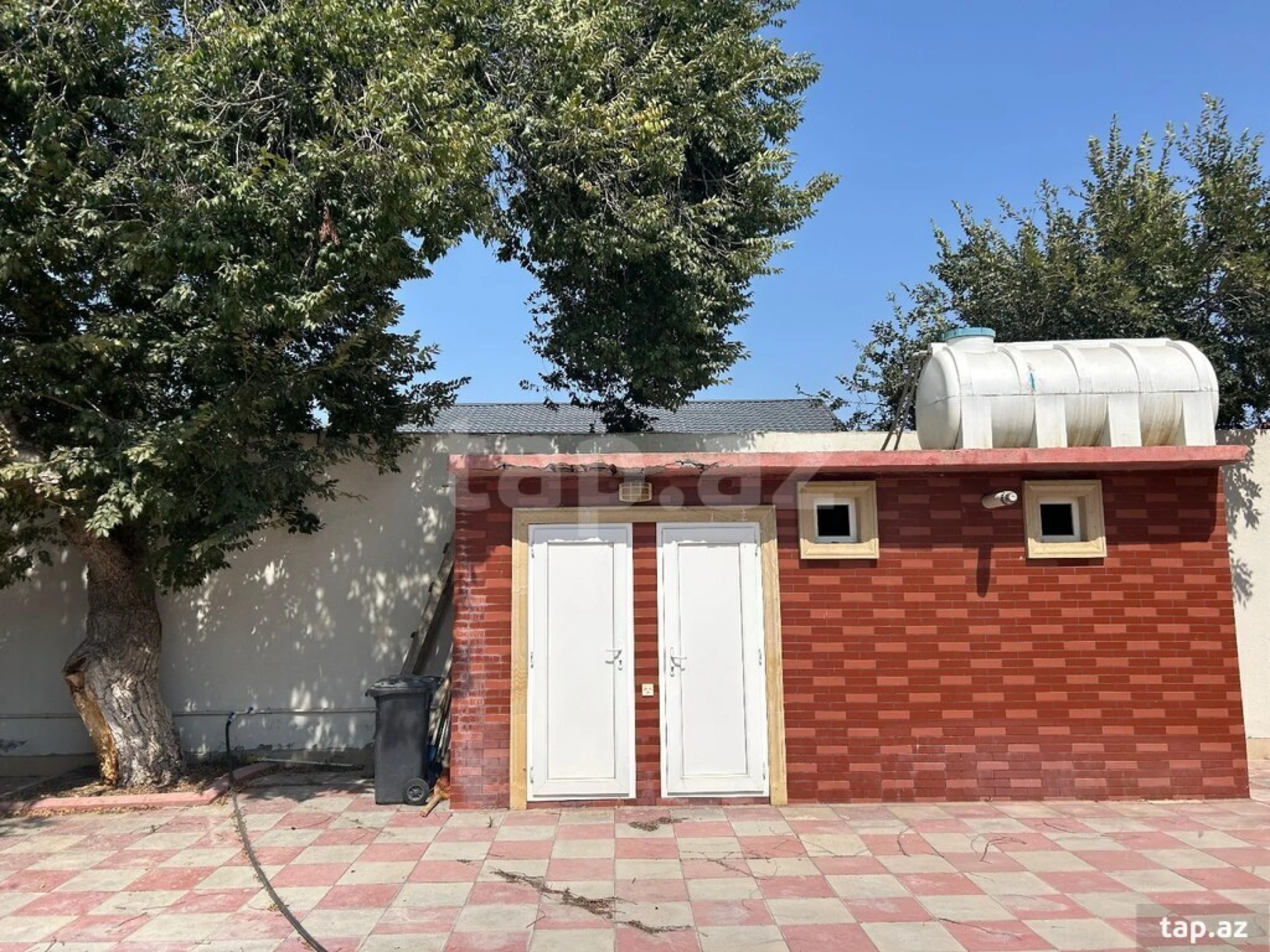 Satılır 6 otaqlı həyət evi 200 m²
