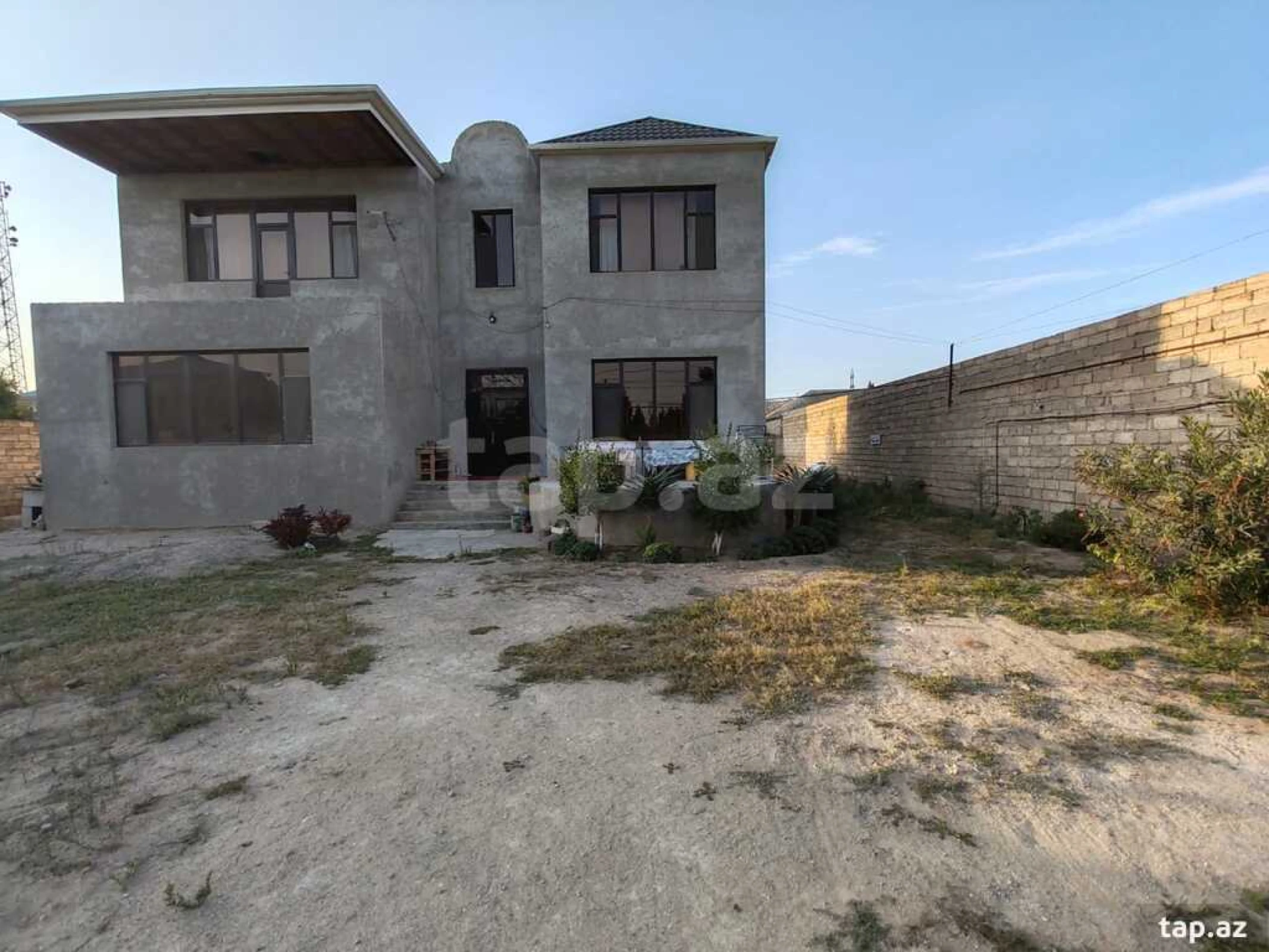 Satılır 6 otaqlı həyət evi