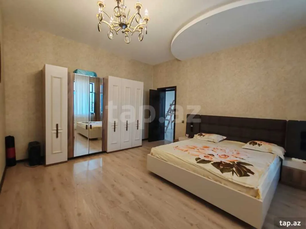 Satılır 6 otaqlı həyət evi