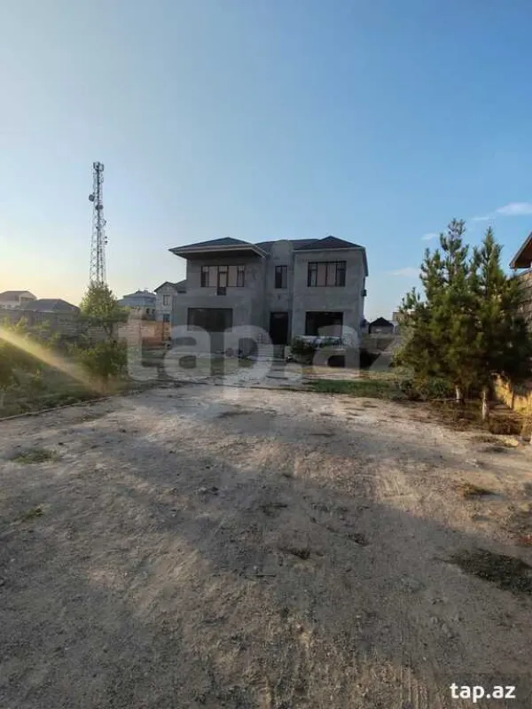 Satılır 6 otaqlı həyət evi