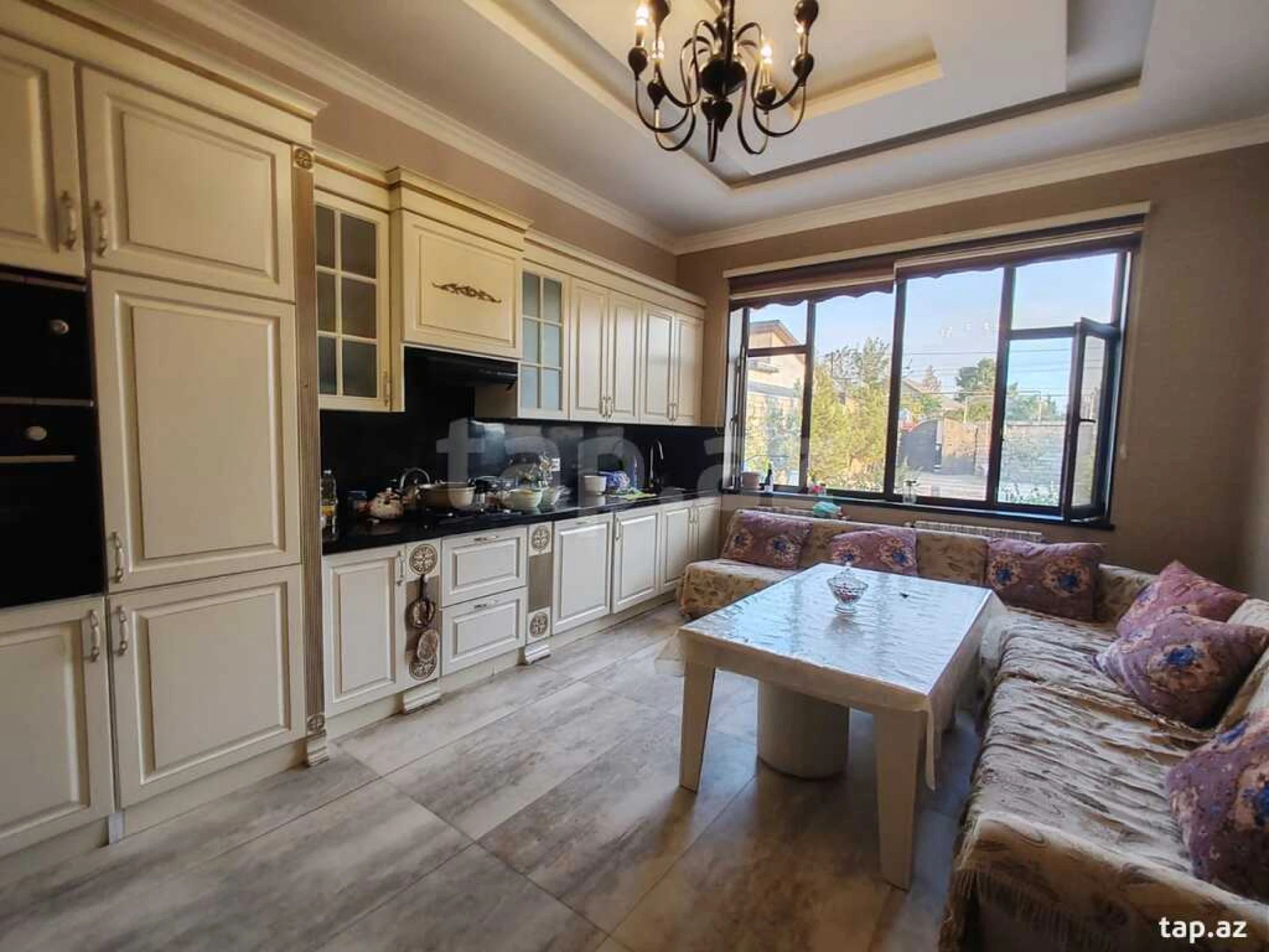 Satılır 6 otaqlı həyət evi