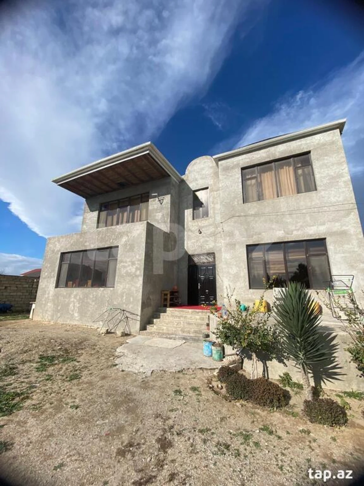 Satılır 6 otaqlı həyət evi