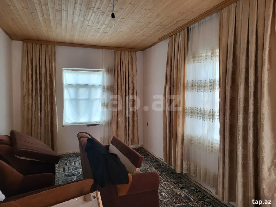Satılır 4 otaqlı həyət evi
