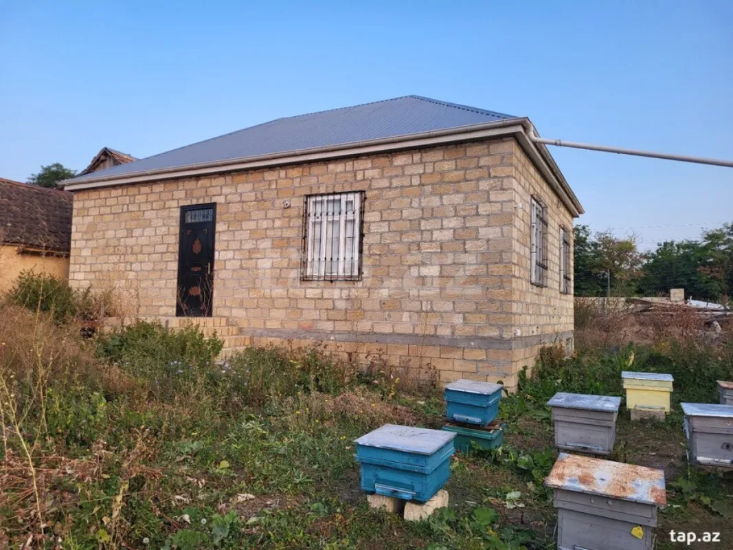 Satılır 4 otaqlı həyət evi
