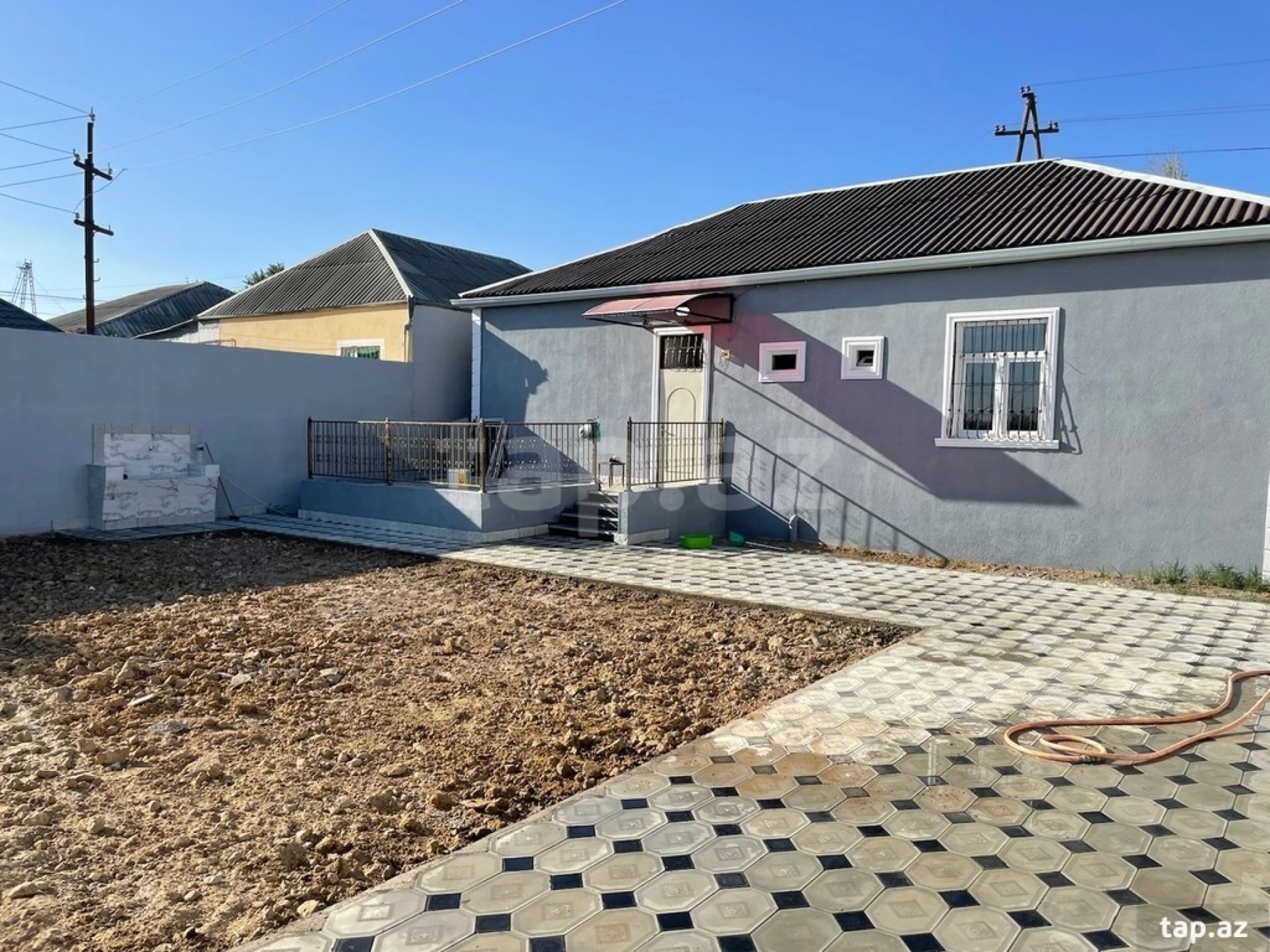 Satılır 4 otaqlı həyət evi