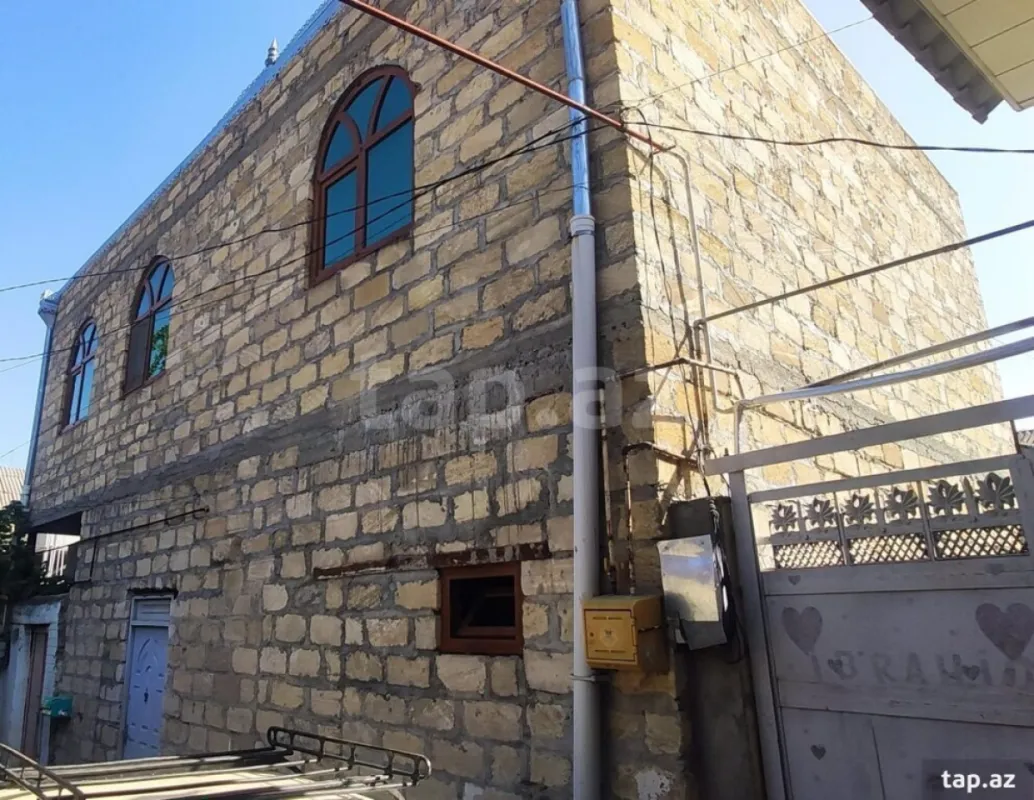 Satılır 4 otaqlı həyət evi