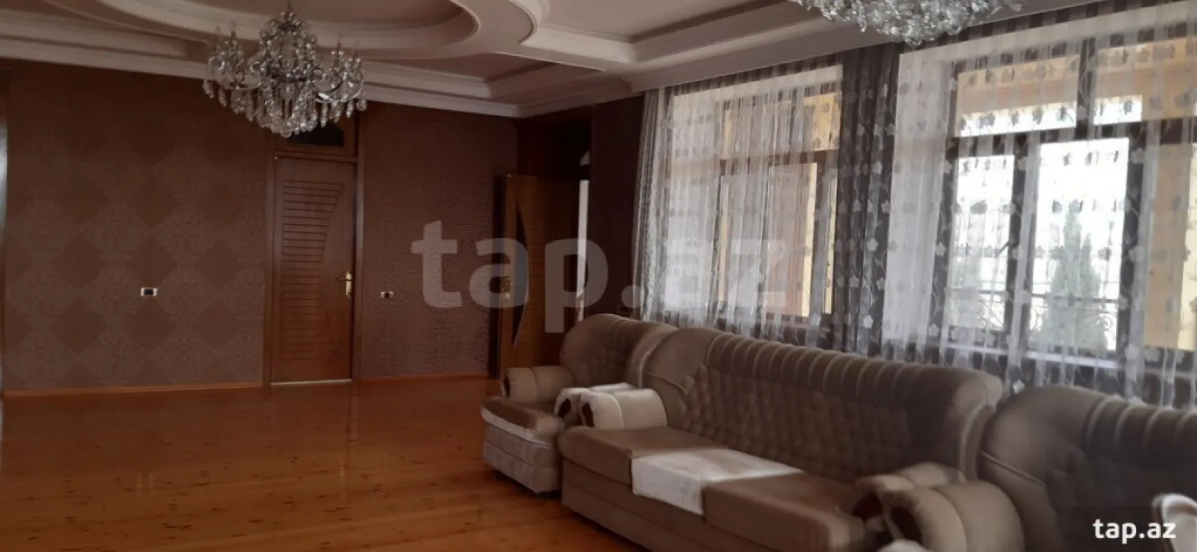 Satılır 12 otaqlı həyət evi