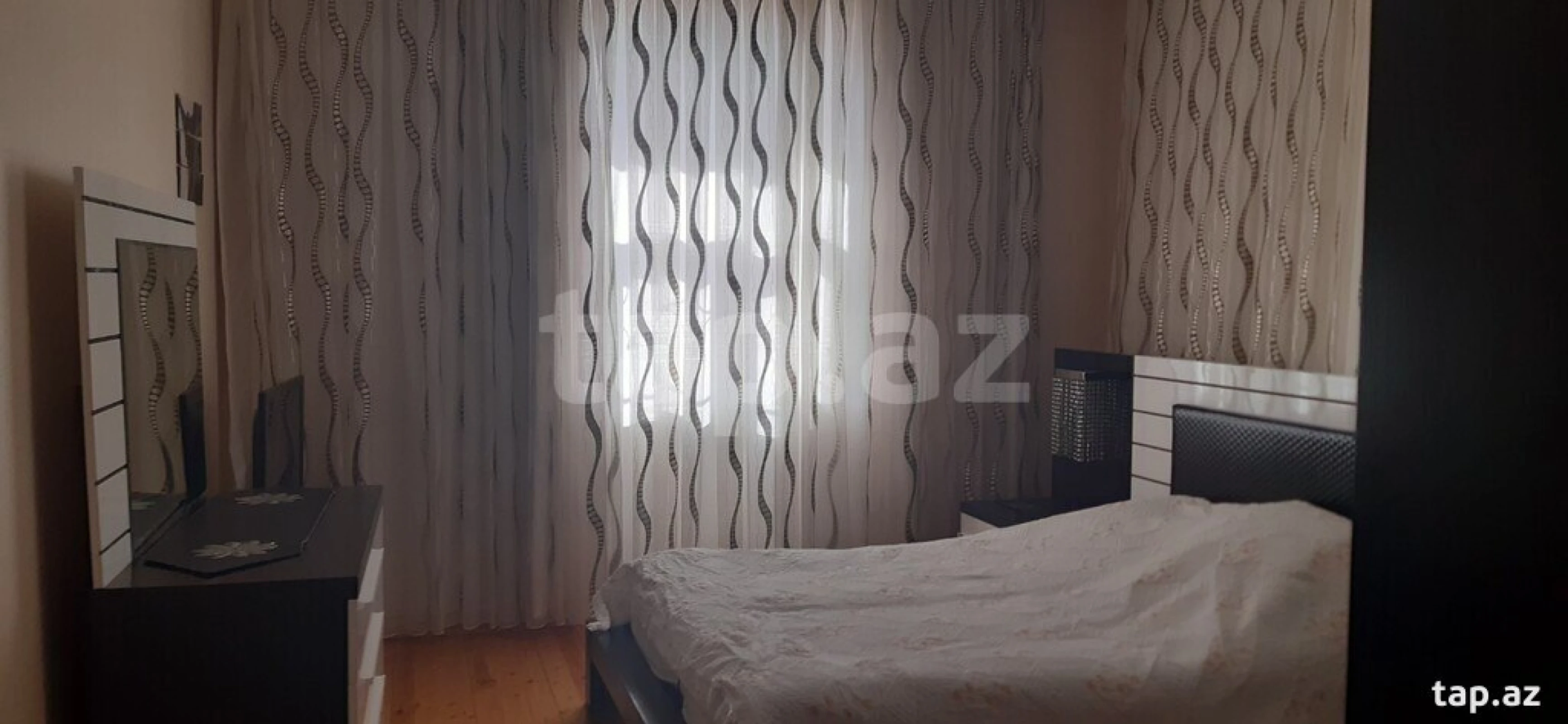 Satılır 12 otaqlı həyət evi